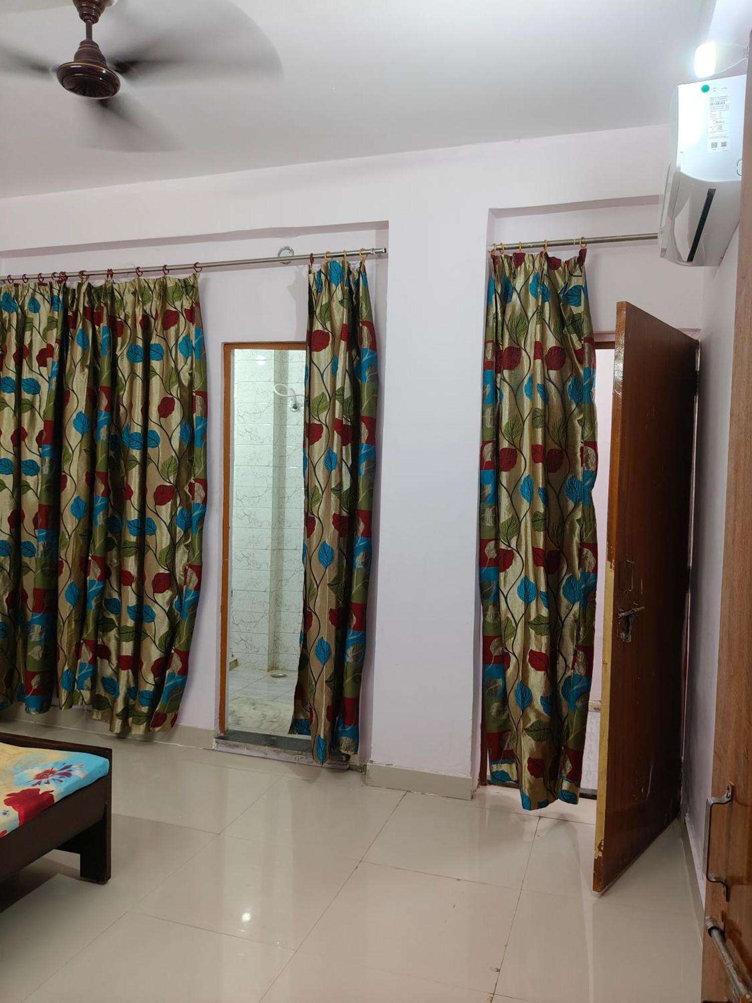Sharda Homestay Ayodhya Extérieur photo