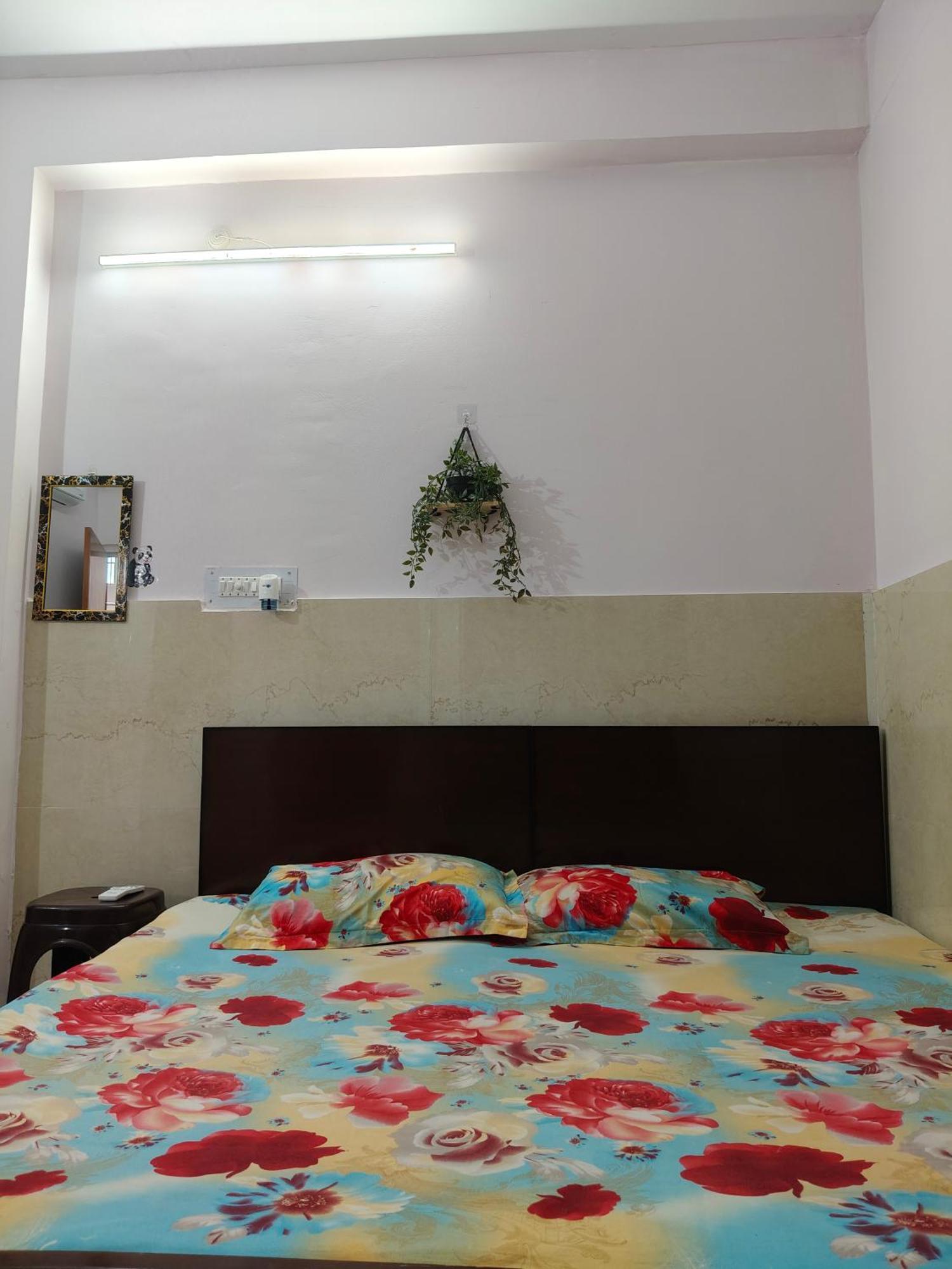 Sharda Homestay Ayodhya Extérieur photo